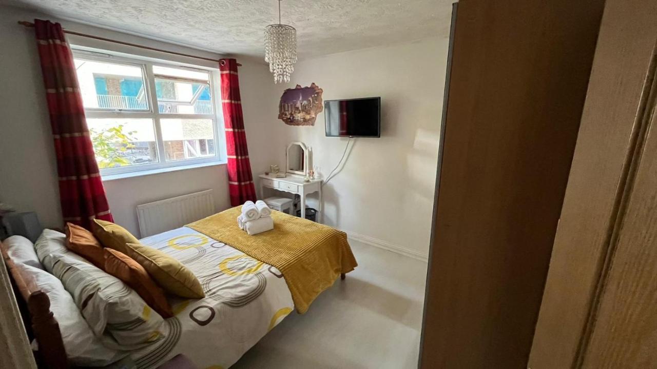 Stunning 3-Bed Apartment In קרוידון מראה חיצוני תמונה