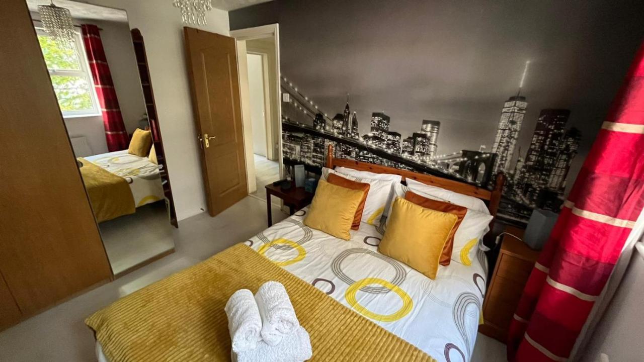 Stunning 3-Bed Apartment In קרוידון מראה חיצוני תמונה