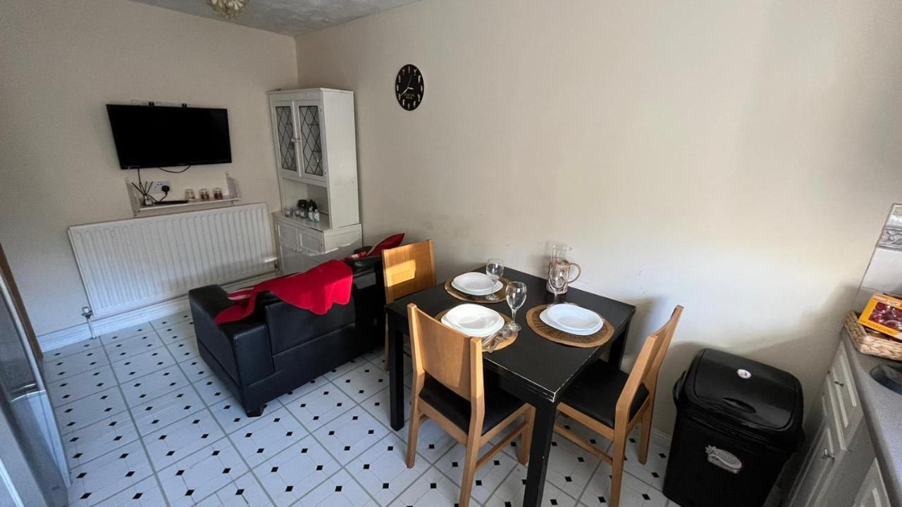 Stunning 3-Bed Apartment In קרוידון מראה חיצוני תמונה
