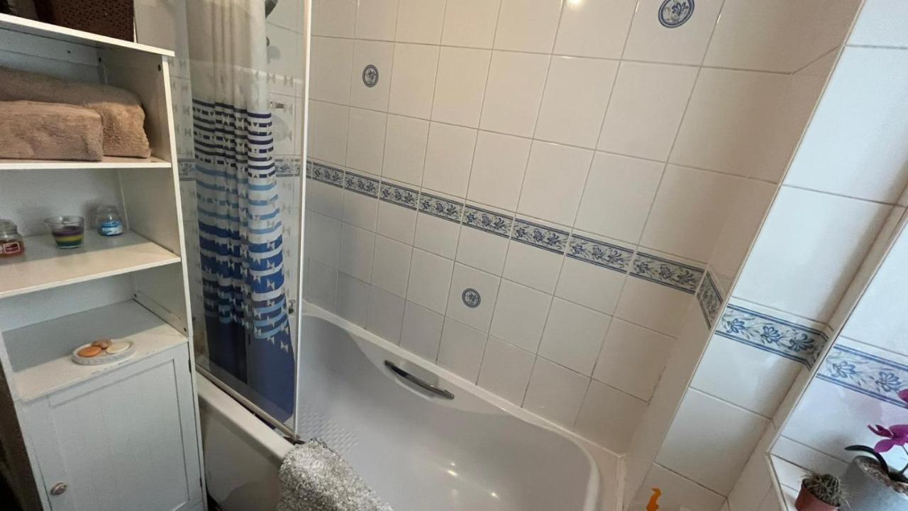 Stunning 3-Bed Apartment In קרוידון מראה חיצוני תמונה
